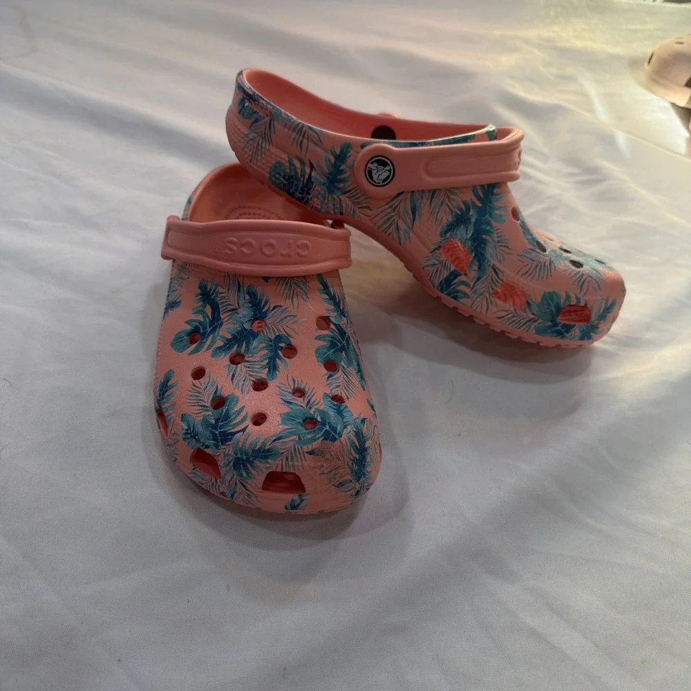 Crocs Unisex Classic Tropical Palms Beach Summer Vacation US Men 6 Women 8